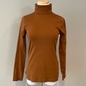 NWOT brown Jcrew perfect fit turtleneck- size Medium- great for layering !